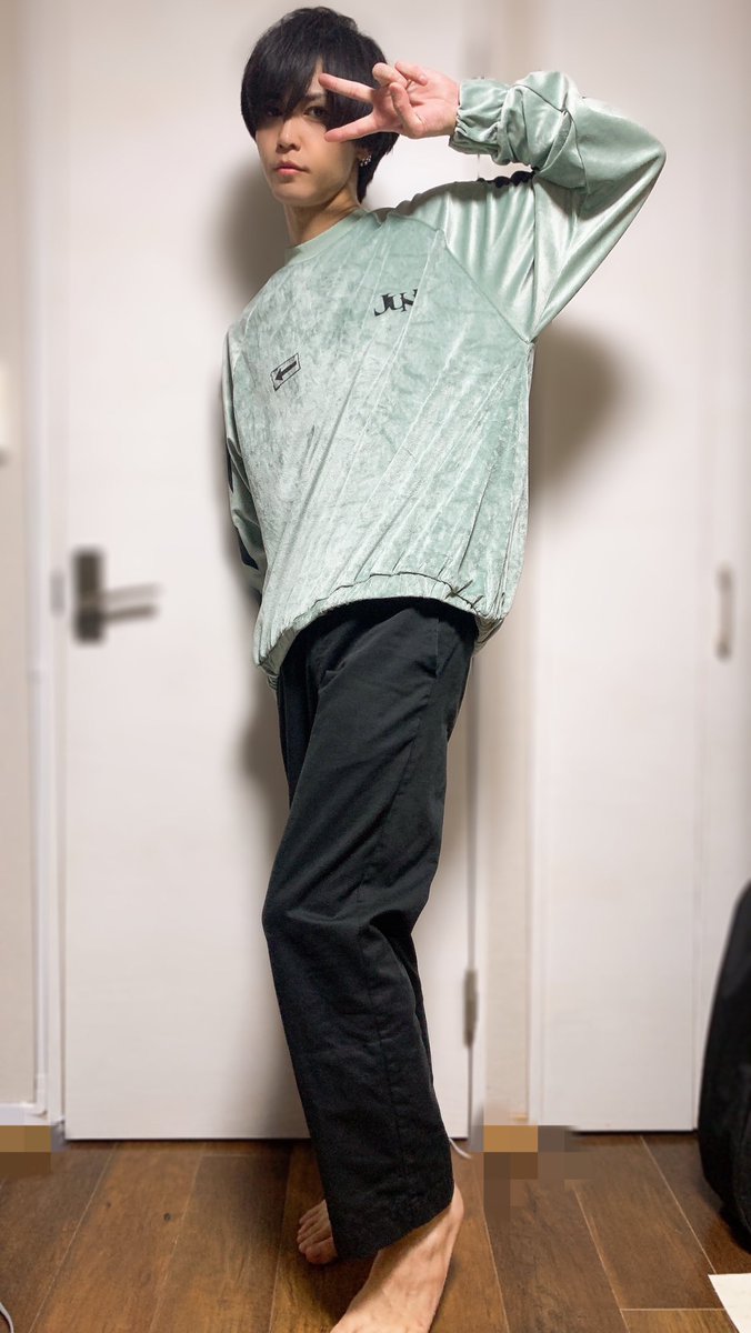 米津さんのグッズ 『ベロアプルオーバー』です🌾 記事もデザインも