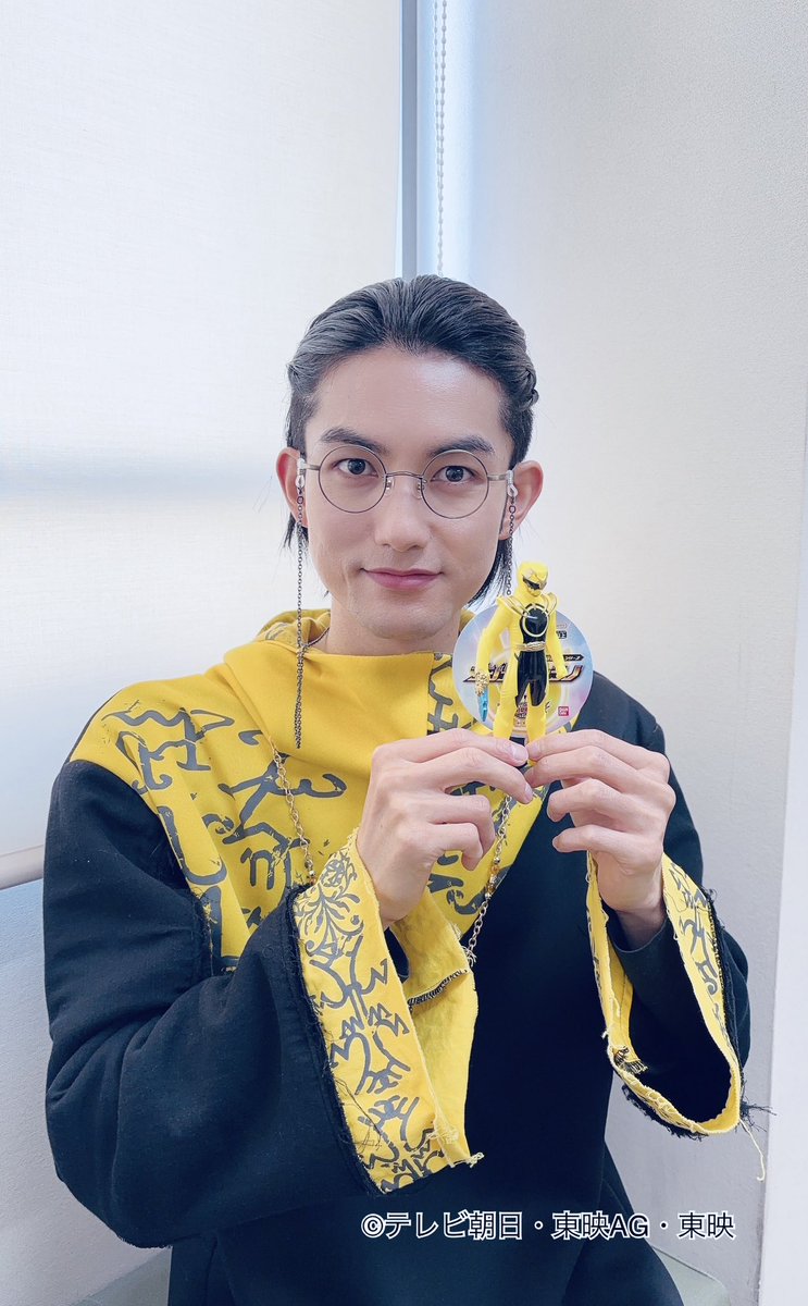 カッコ良すぎるゴジュウティラノ🦖✨ 暴神家の皆様。 仕事場のデスクの