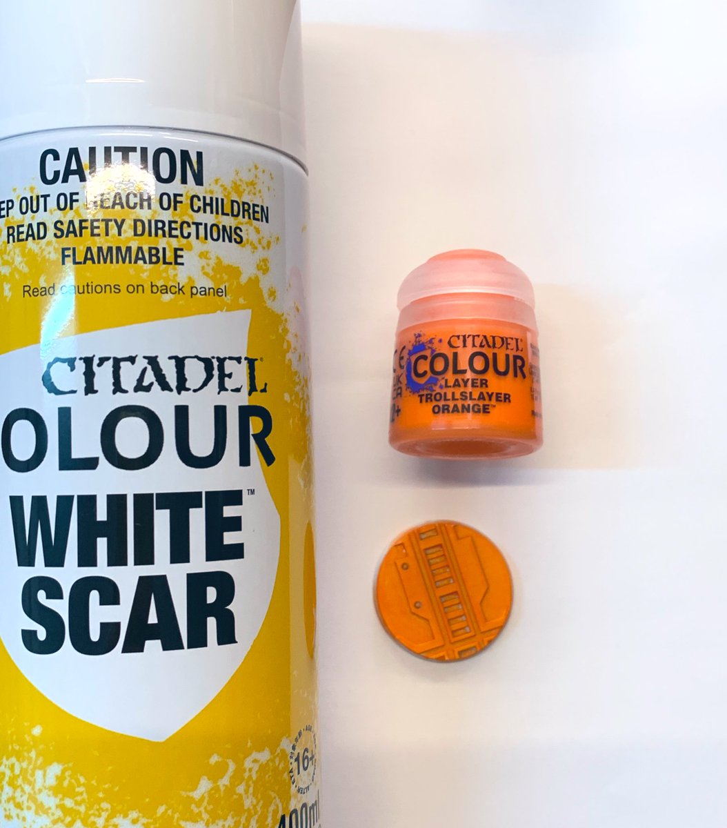 シタデルカラーのオレンジ表現。 白立ち上げで、ベースにアヴァー