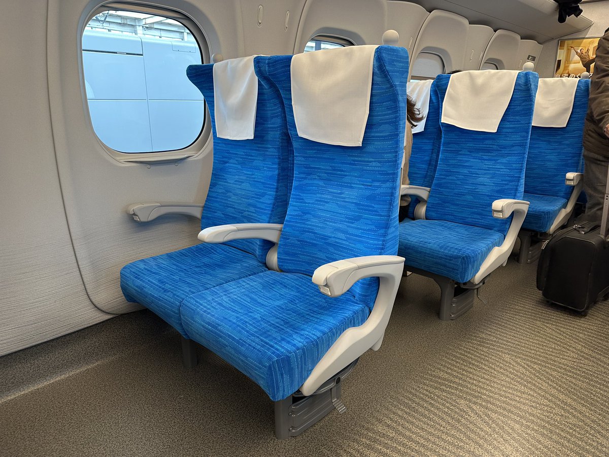そういえば東海道山陽新幹線はリネンっぽかったけど九州新幹線用のN700