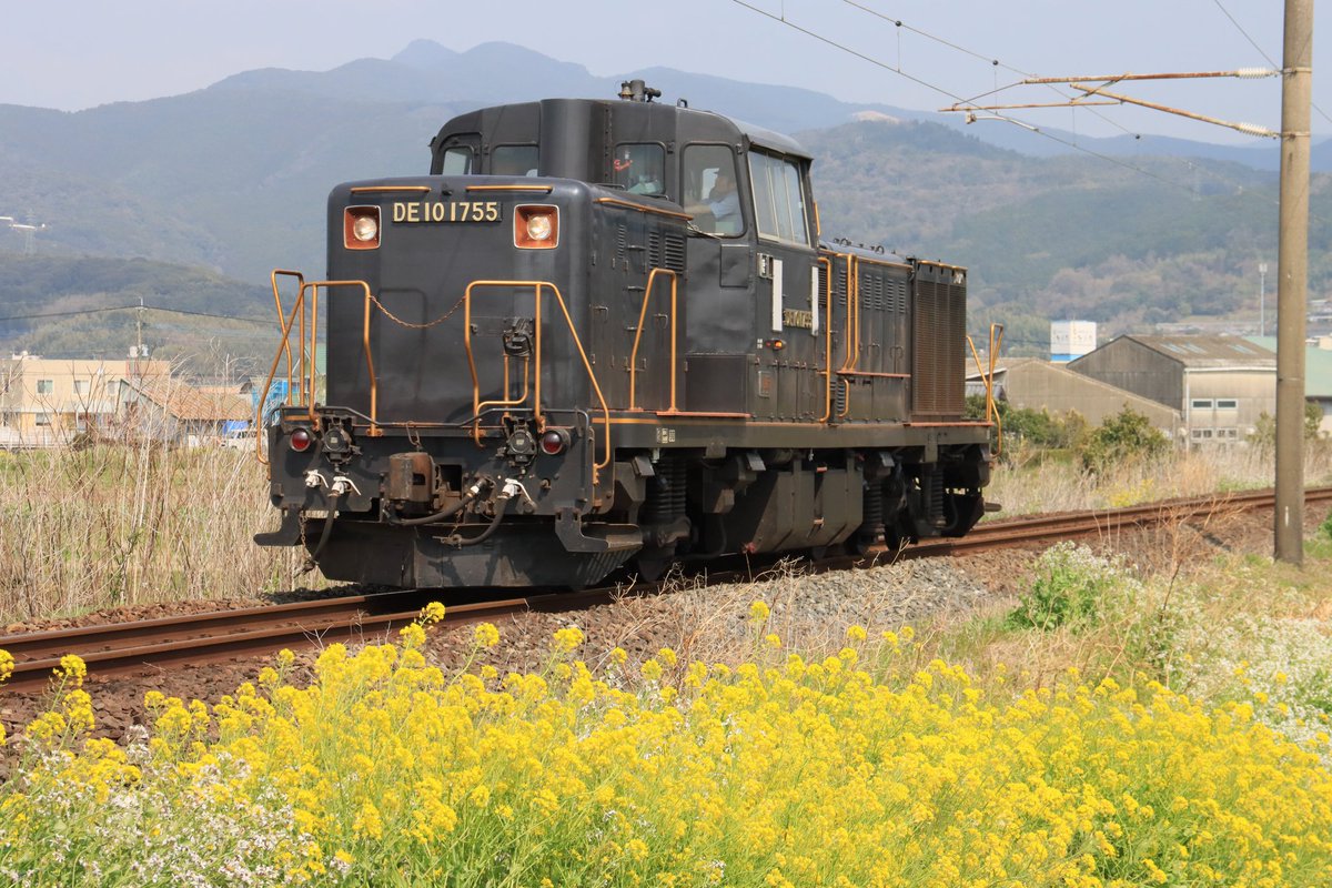 肥薩おれんじ鉄道に現れたDE10-1755 今は「ななつ星」にも合うような