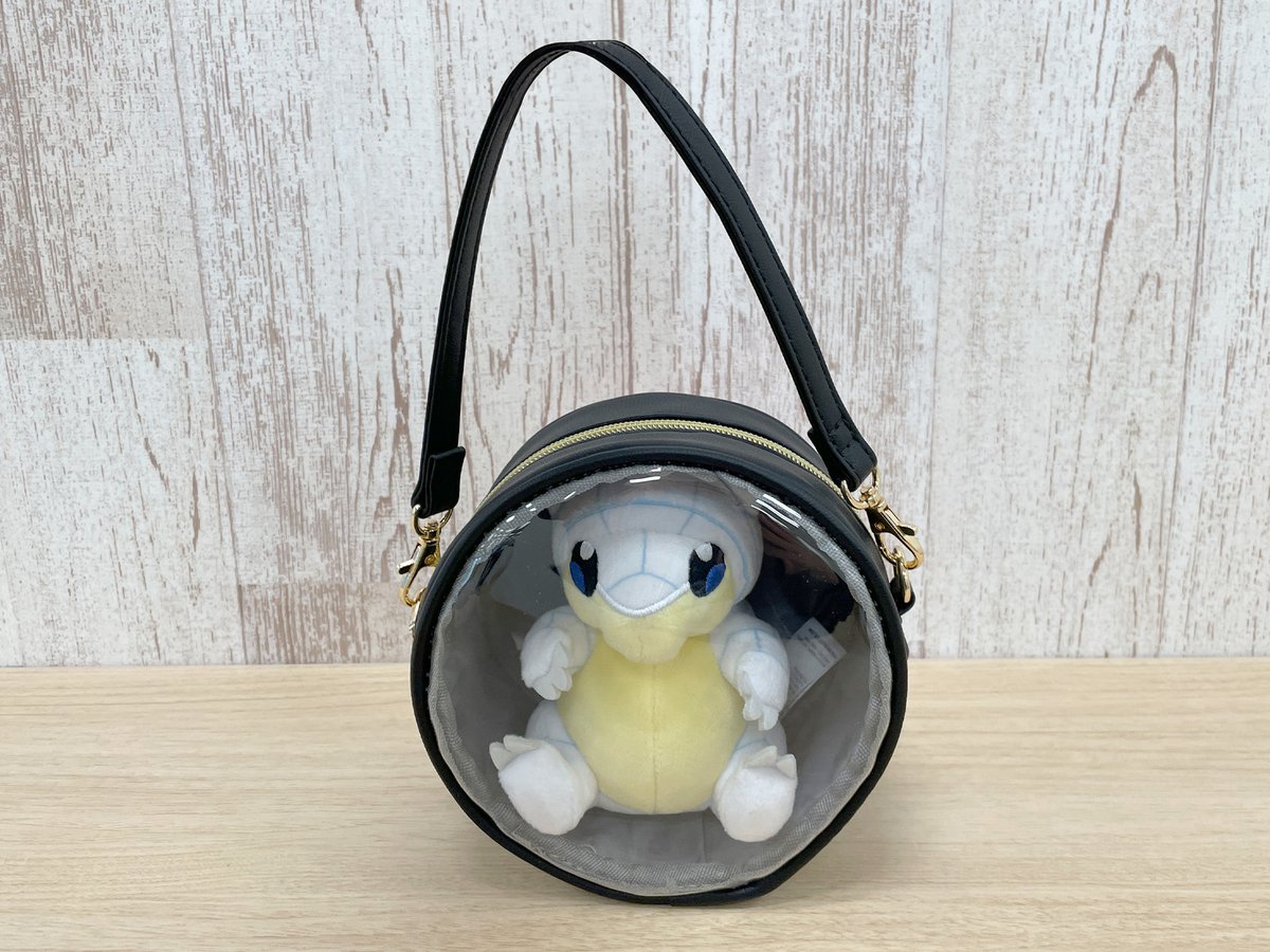 ➁ ぬいぐるみとお出かけができる「連れ歩きポーチ モンスターボール