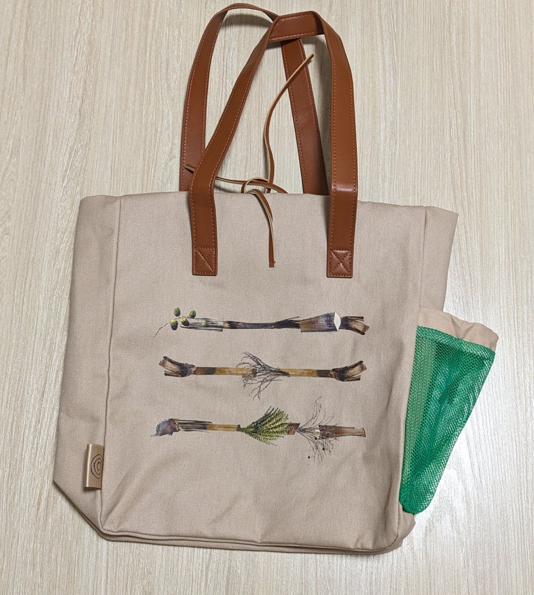 UAE館で購入したバッグ ナツメヤシモチーフの柄と色合いにひとめぼれし