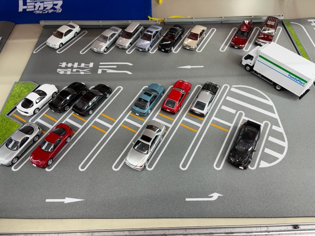 トミーテックより10月頃発売予定の『大黒パーキングエリア』のジオラマ