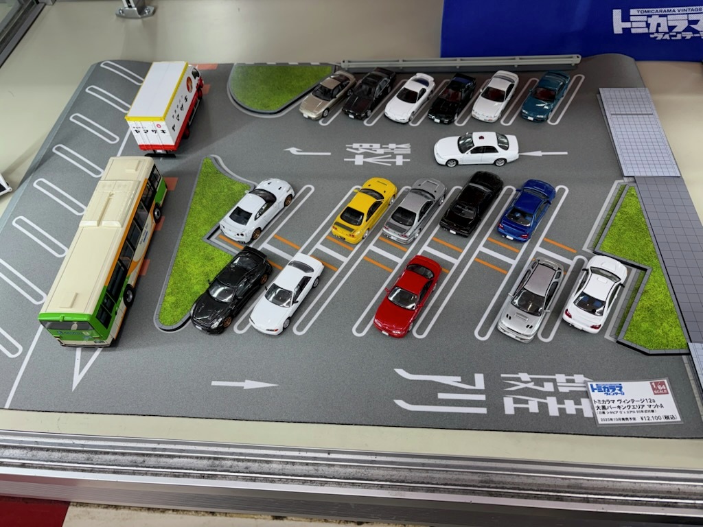 トミーテックより10月頃発売予定の『大黒パーキングエリア』のジオラマ