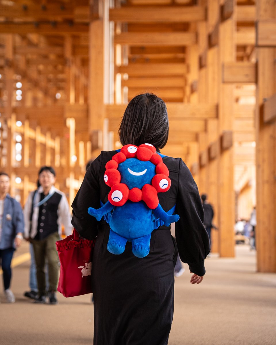 ミャクミャクリュック可愛すぎる。 顔もやけど、手が…🥴