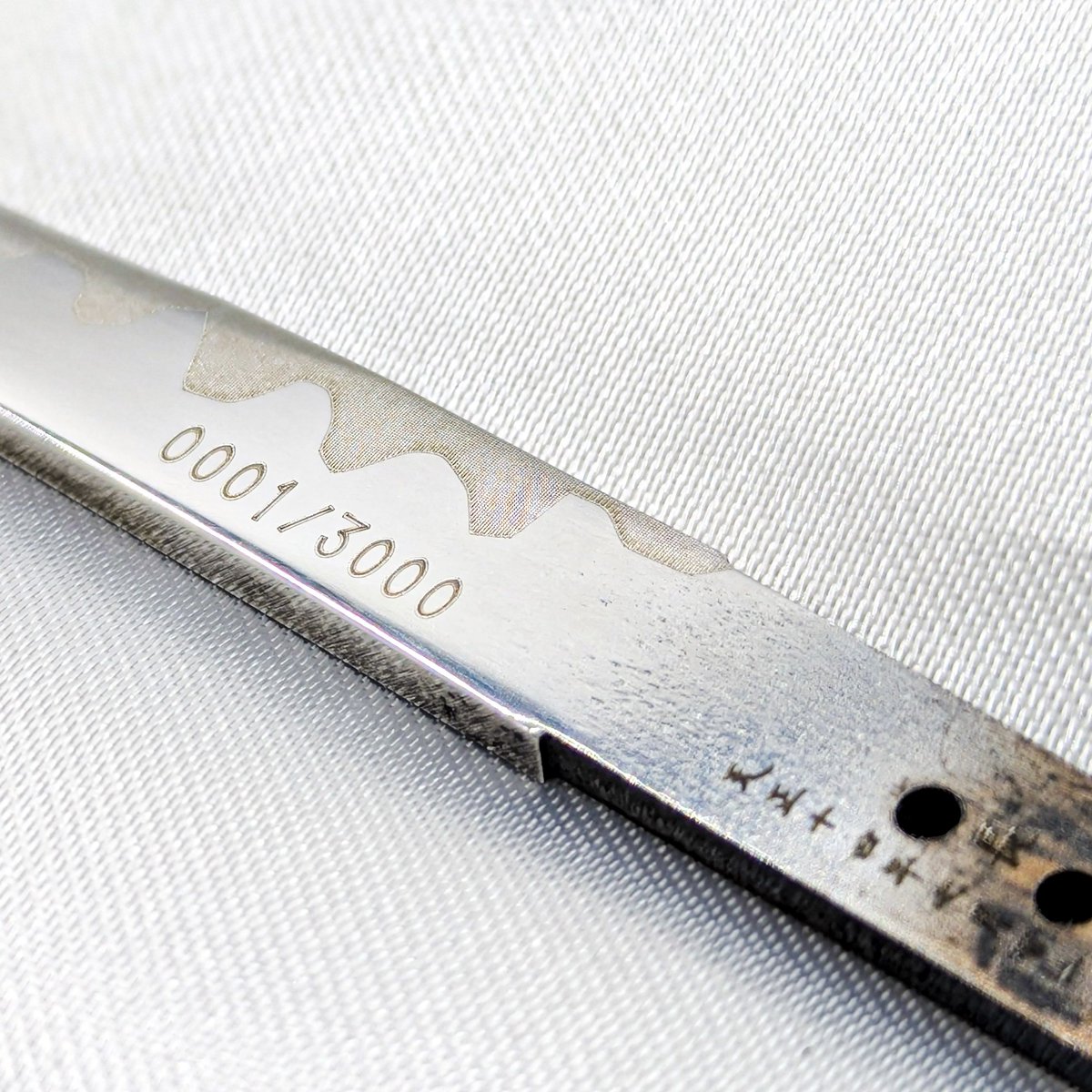 伯仲燦然/名古屋の開催を記念して、小さな本作長義の登場です。刀掛け