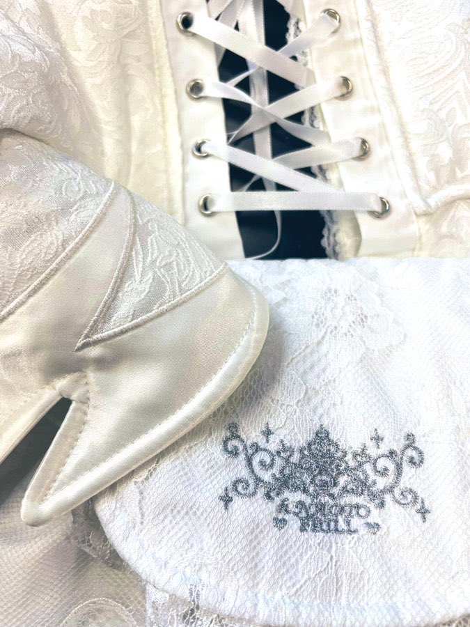 全色完売の人気「天使＆悪魔の翼リュック」がブラック・ホワイト再販