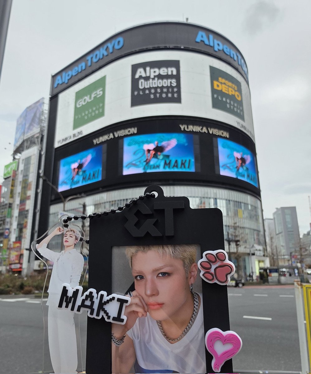 MAKI JAPAN FANBASEさん主催のセンイル広告🐶💕 新宿ユニカビジョンに