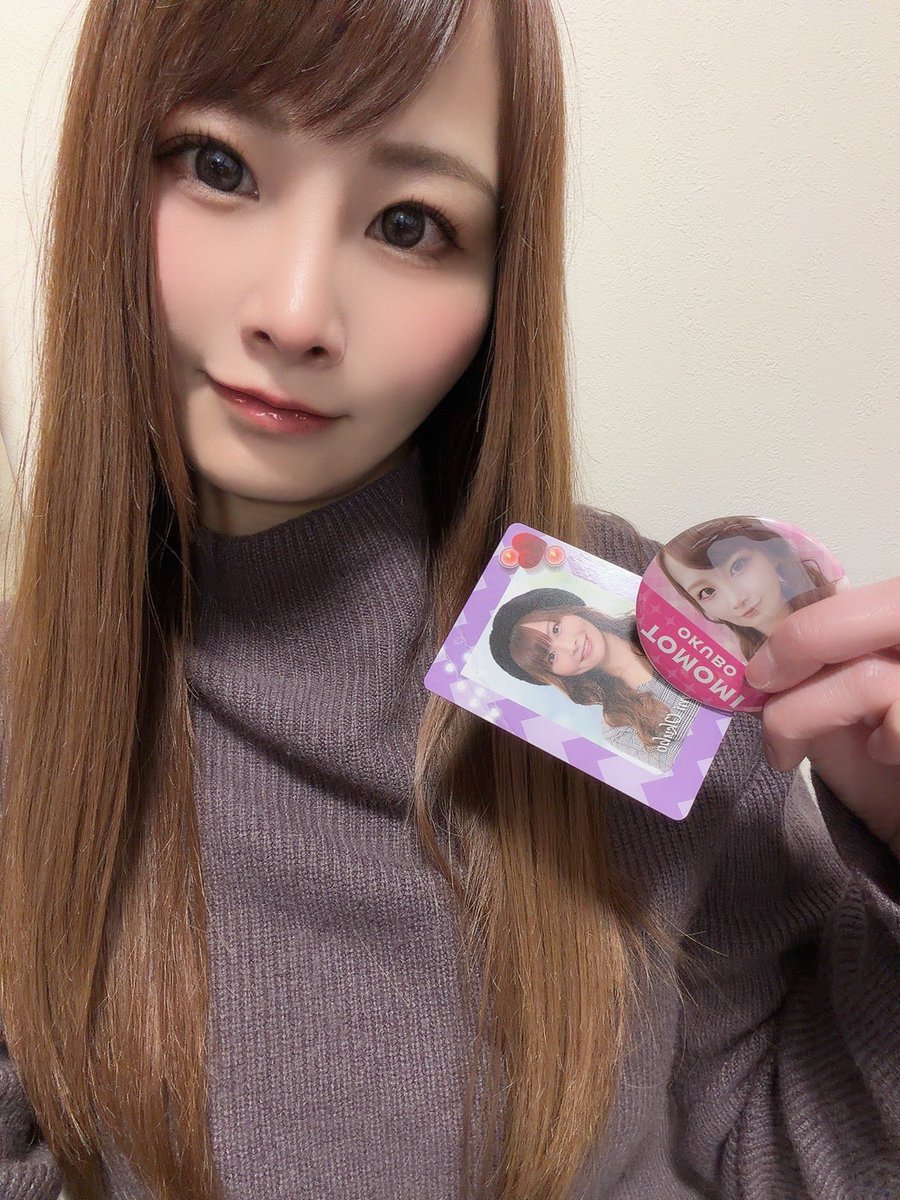 トレカとオリジナル缶バッチ発売中です❤️ご興味のある方は是非買って