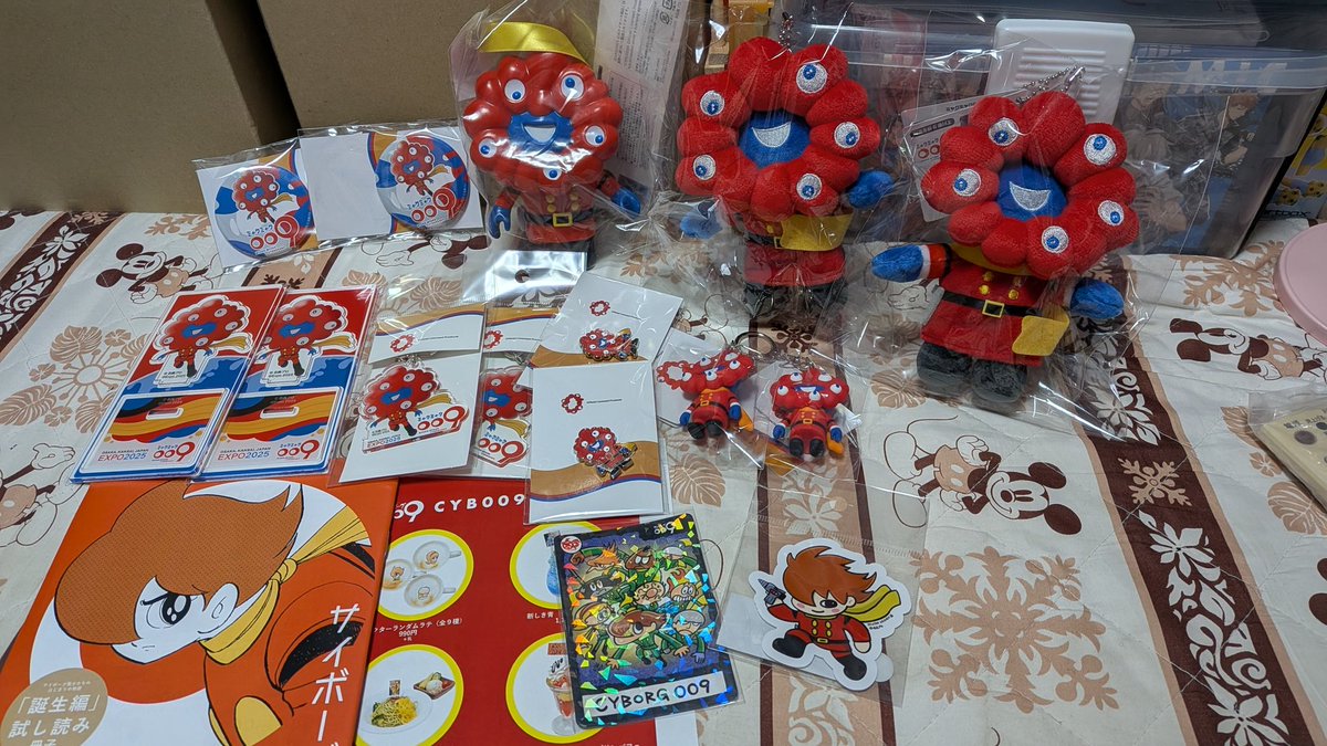 ミャクミャクグッズはおひとり様2個と制限されてたので(ソフビは1個