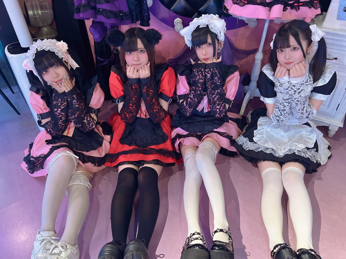 今日は包むの語呂からラッピングの日らしいにゃ💝 にゃんこメイド