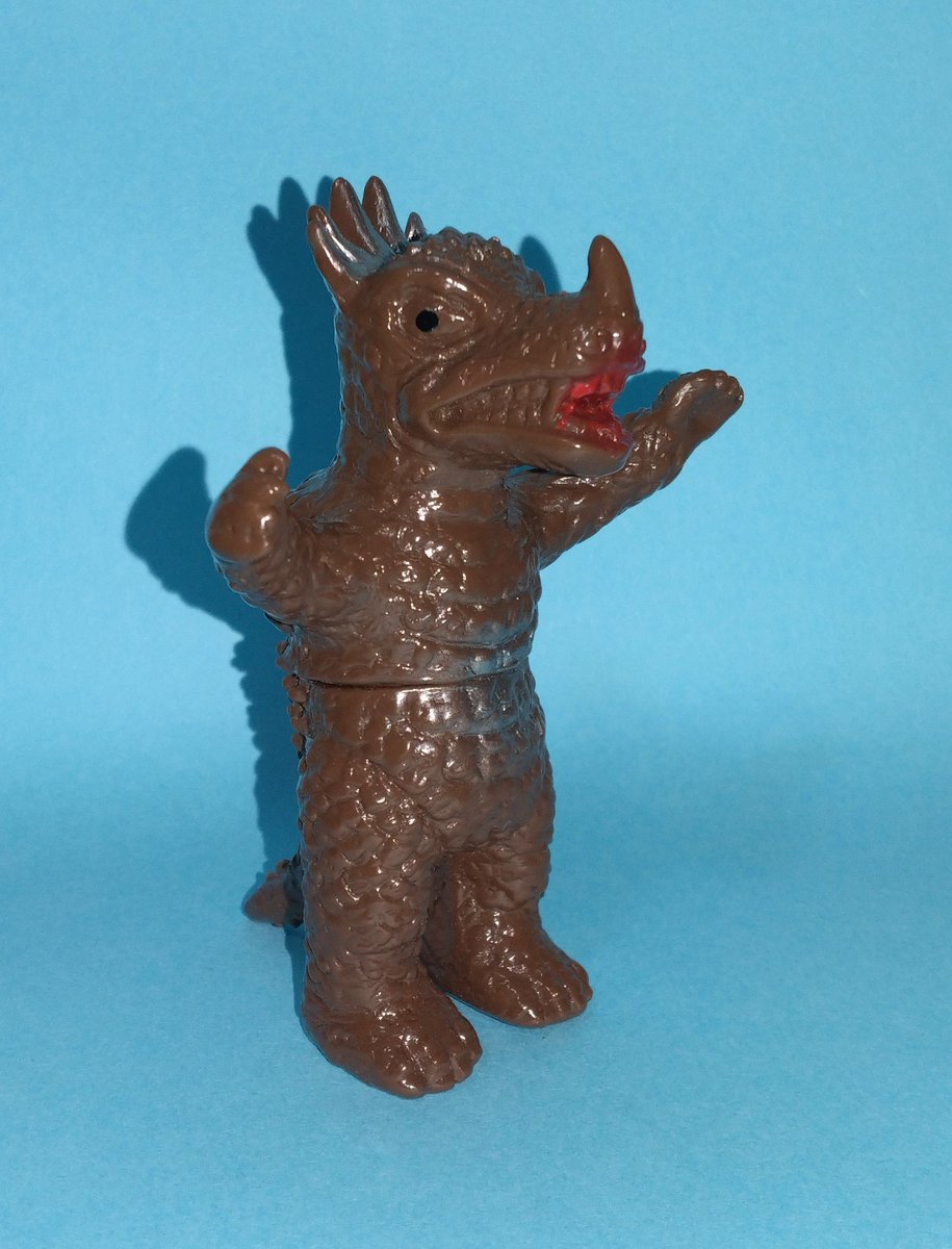 M1号復刻ブルマァク・アンギラスのミニサイズです。茶色成型に頭部