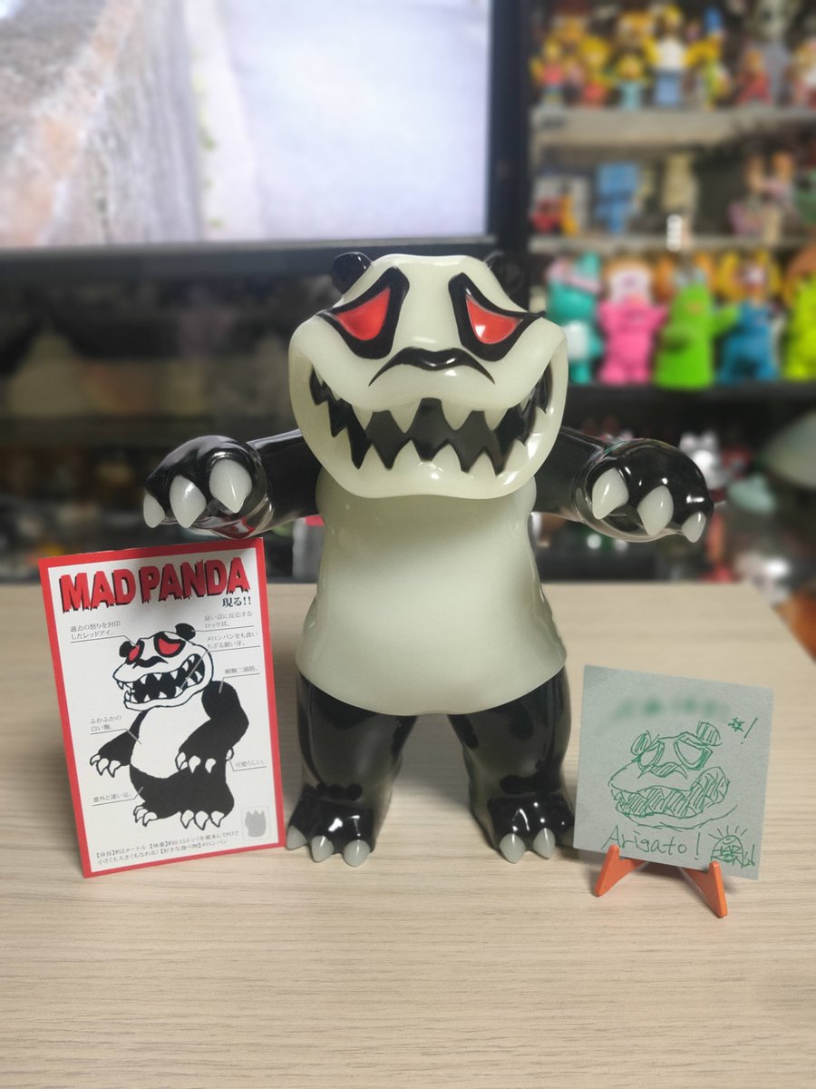 久しぶりにソフビお迎え ノーマルカラーっぽい赤目に蓄光のMAD PANDA