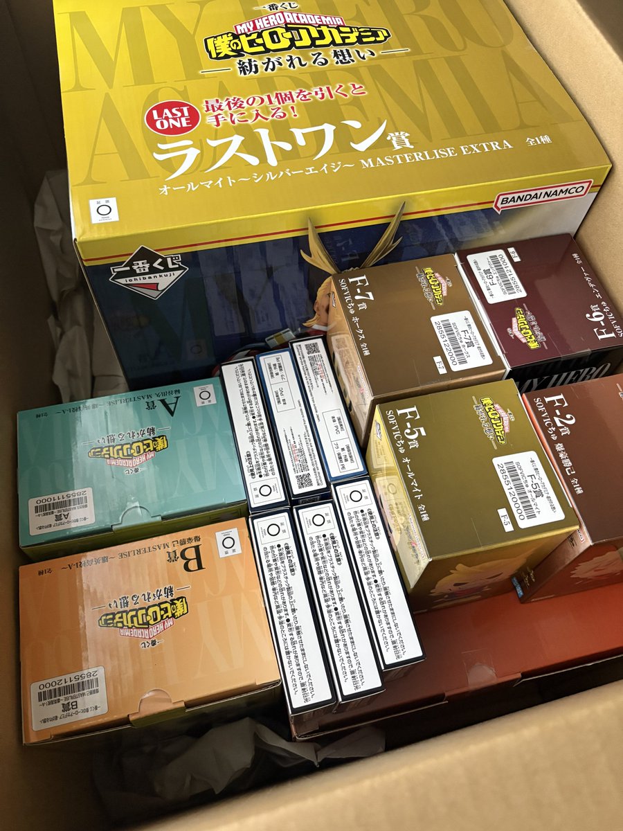 ヒロアカの一番くじ届いた！ え、ラストワンでかっ。大き過ぎてビビる
