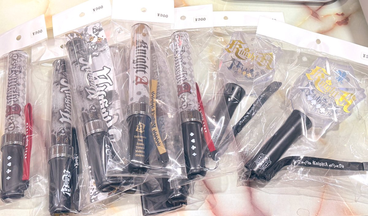 Knight A ペンライト などが入荷してます。 各300円⭕️ #騎士a