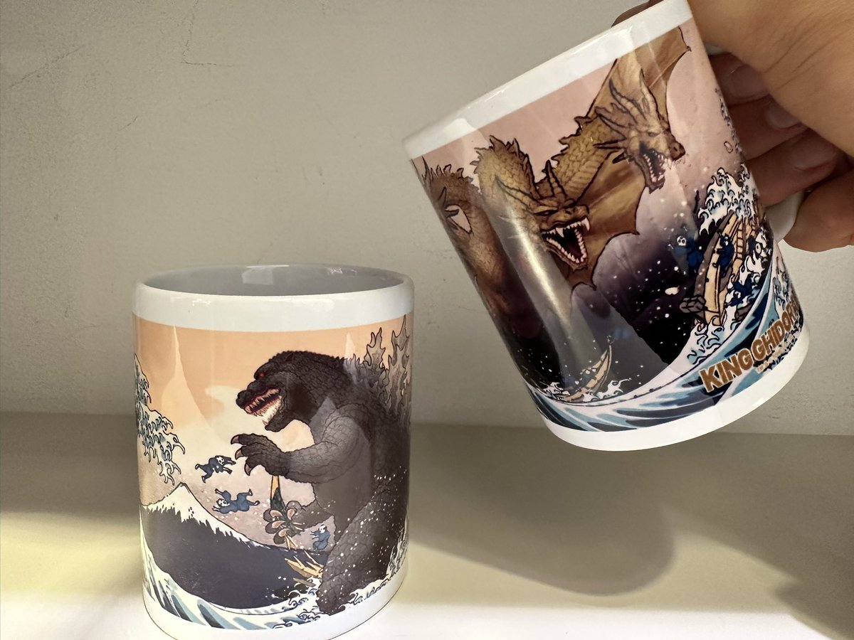 商品情報】 怪獣たちの迫力をそのままマグカップに✨ 只今販売中の