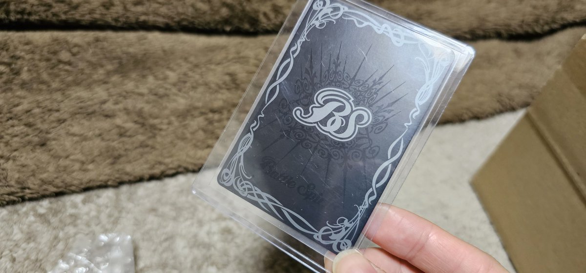 やっとお目当ての物が届いたけど 本物かどうかが気になって見比べて