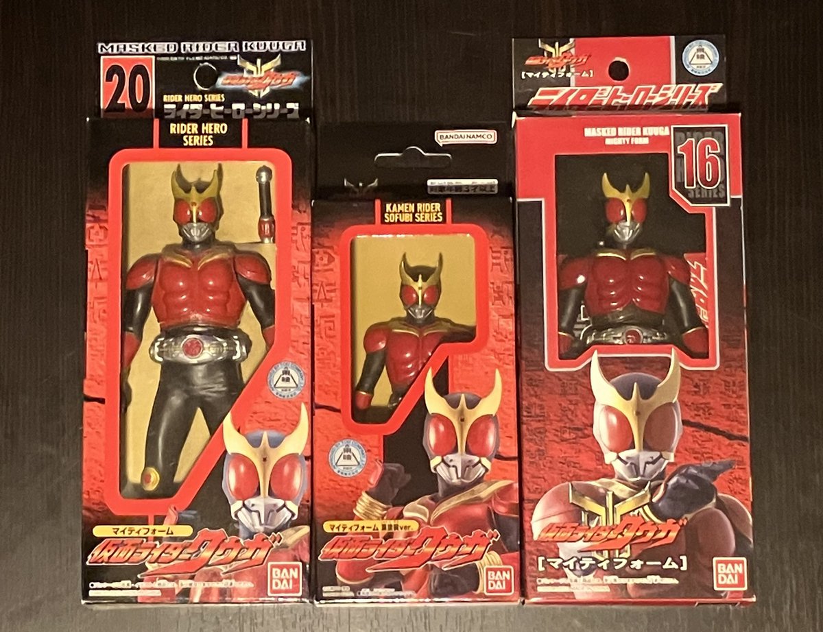 久々に仮面ライダークウガのソフビを購入！ 背景紙金なのイイぞ！