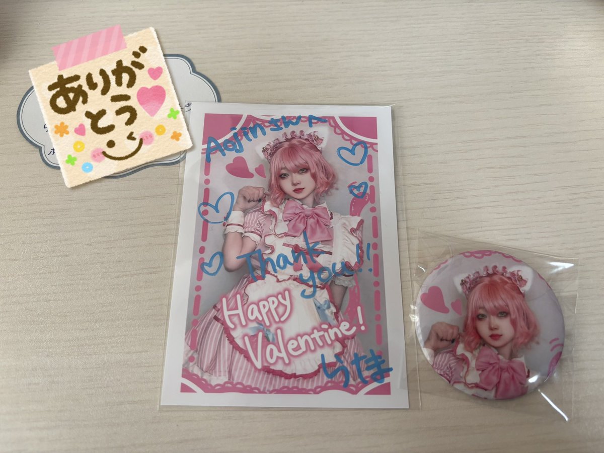 クレアちゃんのバッジとサイン入りフォトプリントが届きました