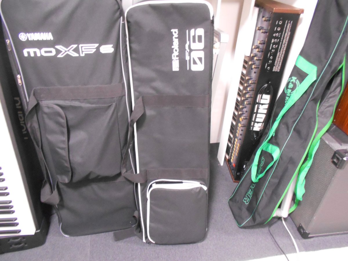 Roland FA-06-SC のソフトケース。ソフトケースも通常色機のものより