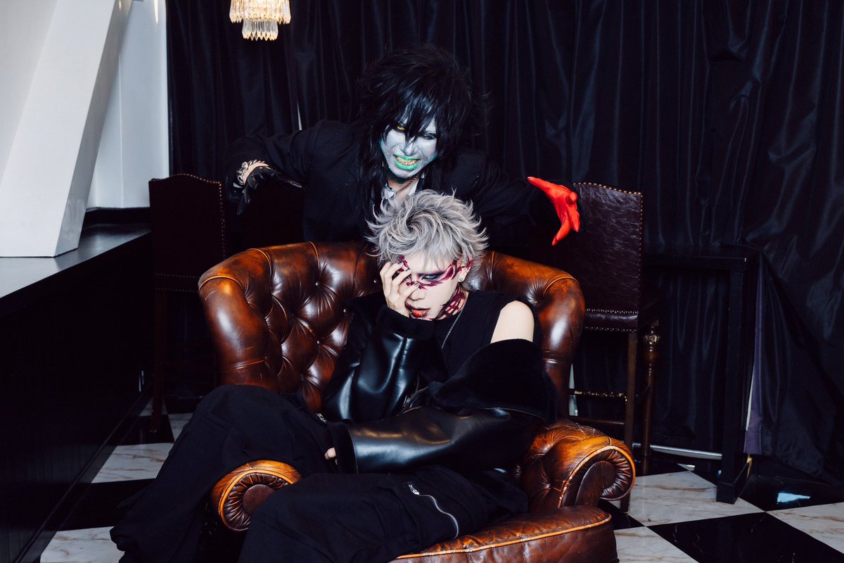 本日21:00〜 こちらの対談インタビューの撮影時チェキ(巽のみ)を