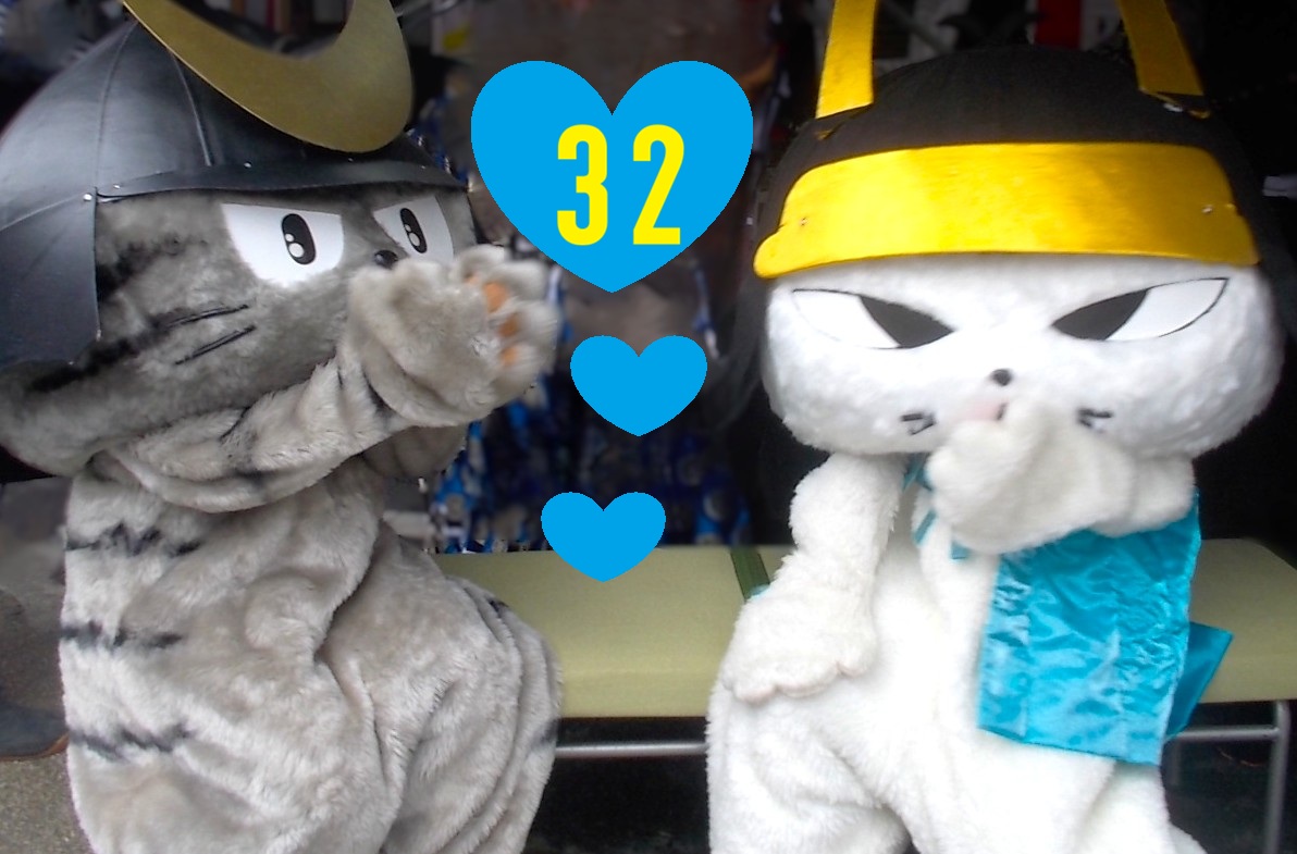 3月2日は「み(3)つ(2)」 💙「❣️」 💚「みつにゃんの日ニャ