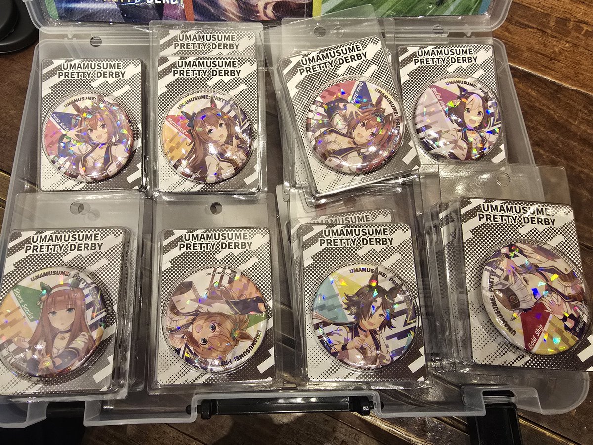 ウマ娘 サイコンビニ スタフュ 缶バッジ 交換 譲）ダイワスカーレット