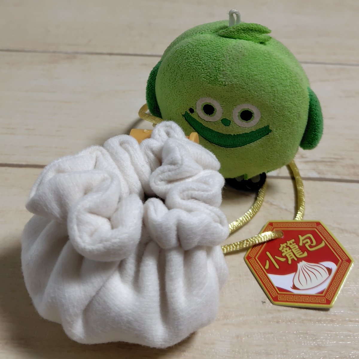 出先で『シュウマイのぬいぐるみ』のガチャを回して…『小籠包』が出