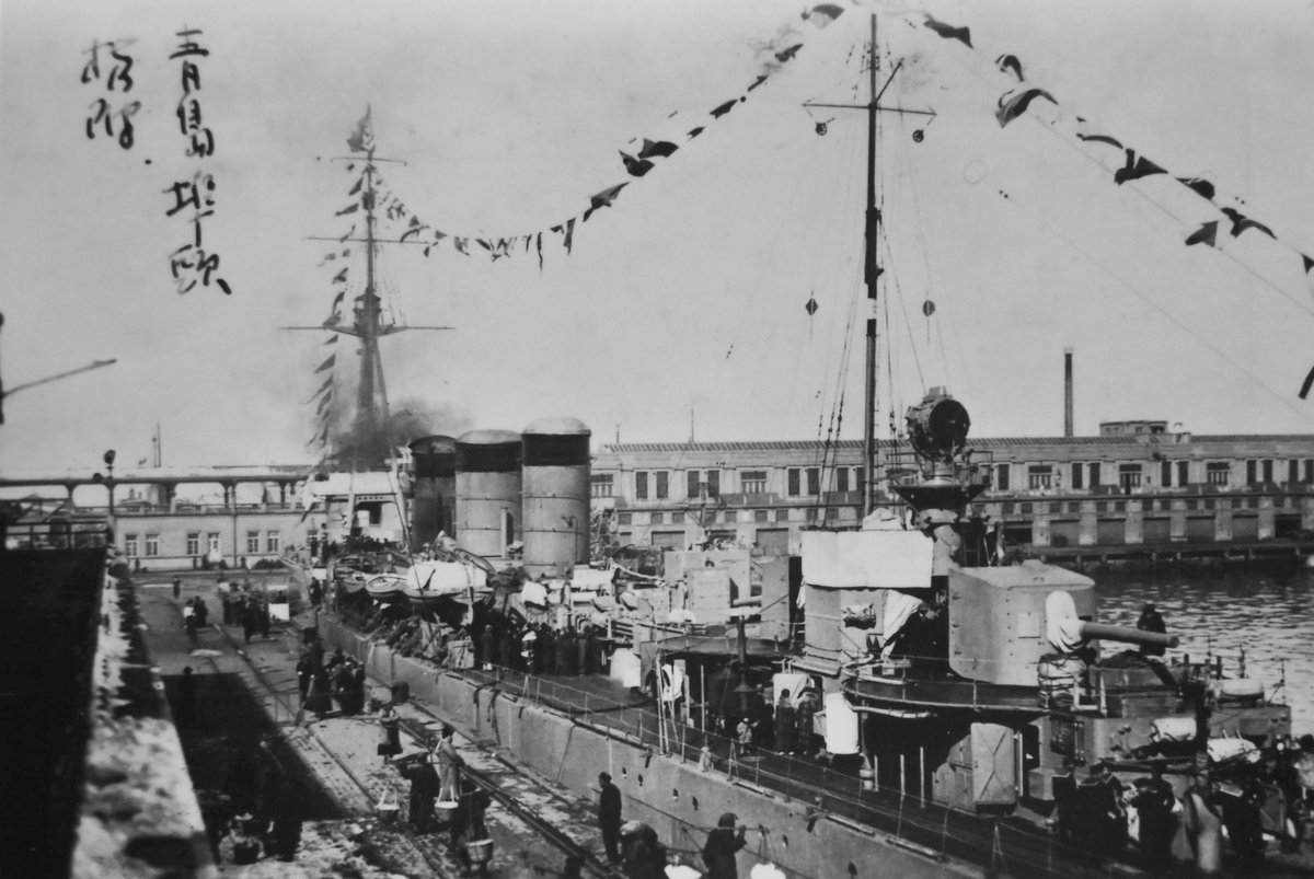 昭和9年3月1日、満州国建国を記念して、天龍輕巡が大連港に入港し