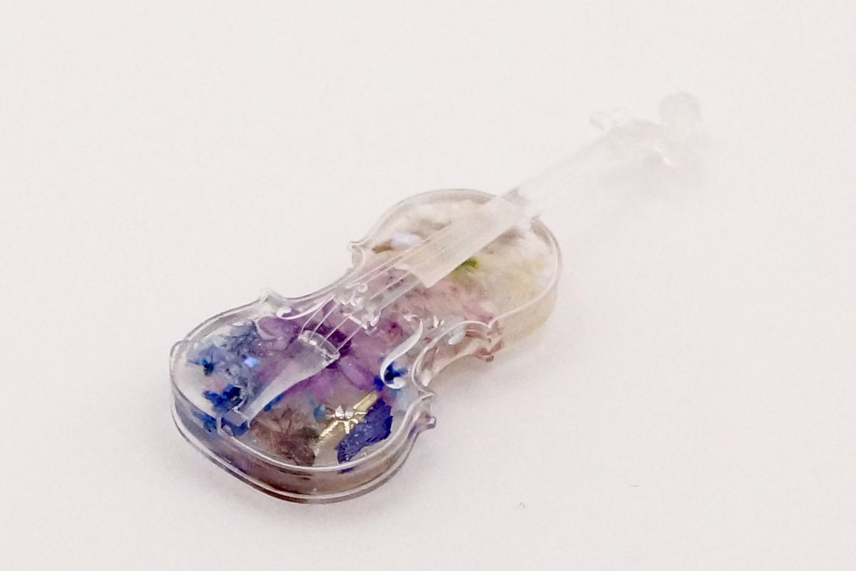 本日のオーダーミニチュアヴァイオリン紹介！！ 白、ピンク、水色、紫