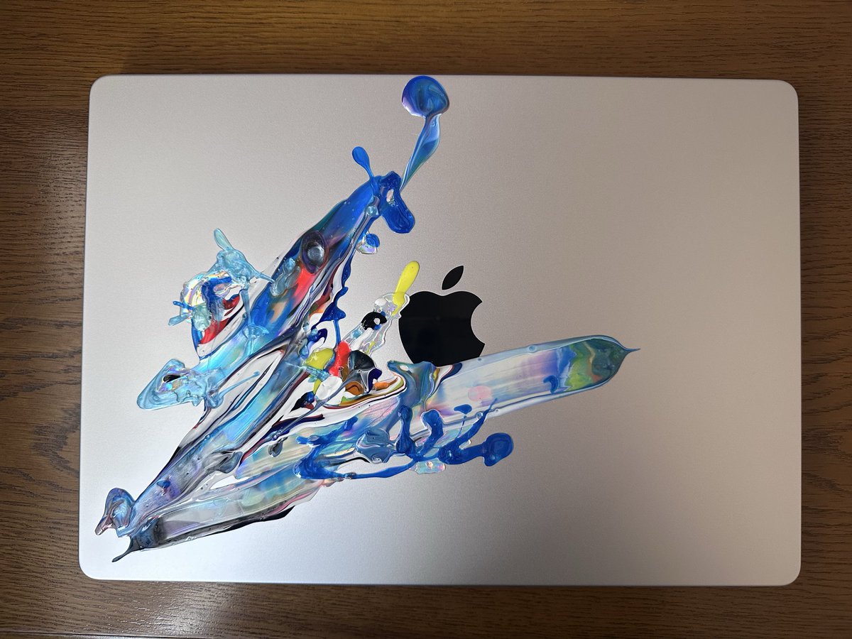 はくいきしろいさんのあのステッカーを貼りました めっちゃ可愛い…‼︎