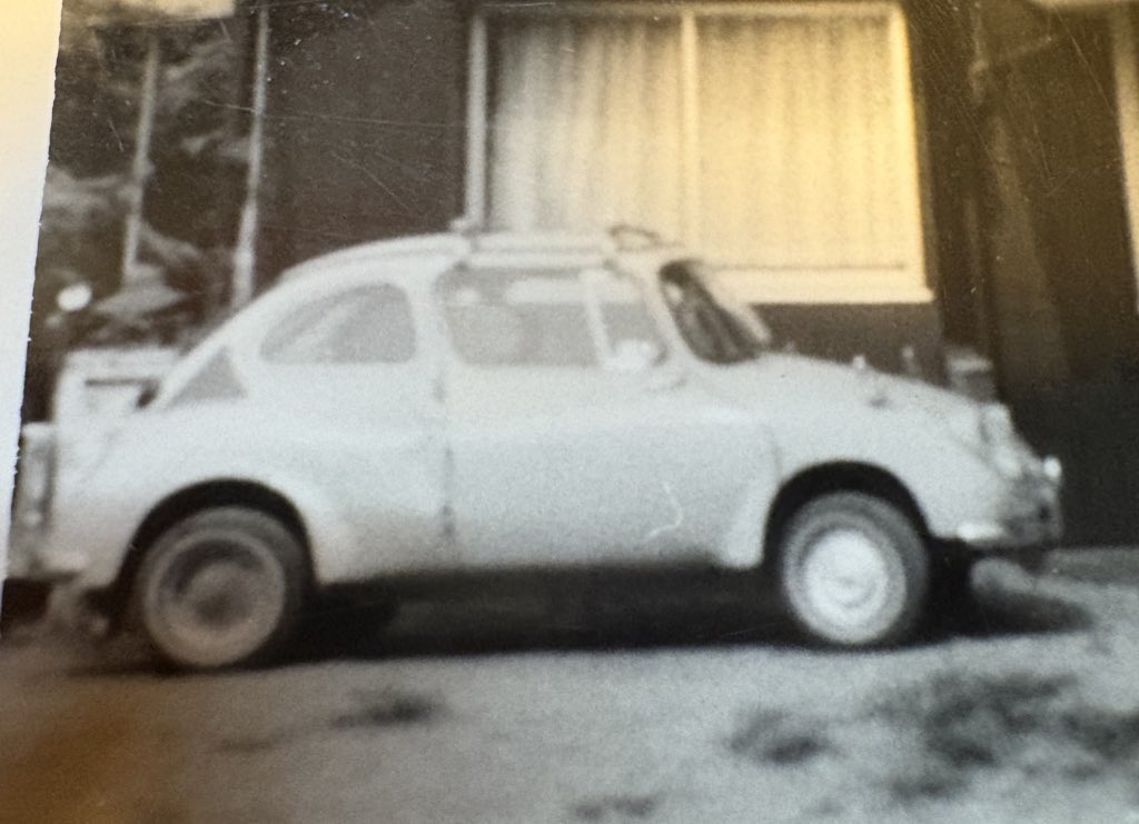 スバル360誕生68周年との事で。 父親が乗っていた360の画素を。 近所の