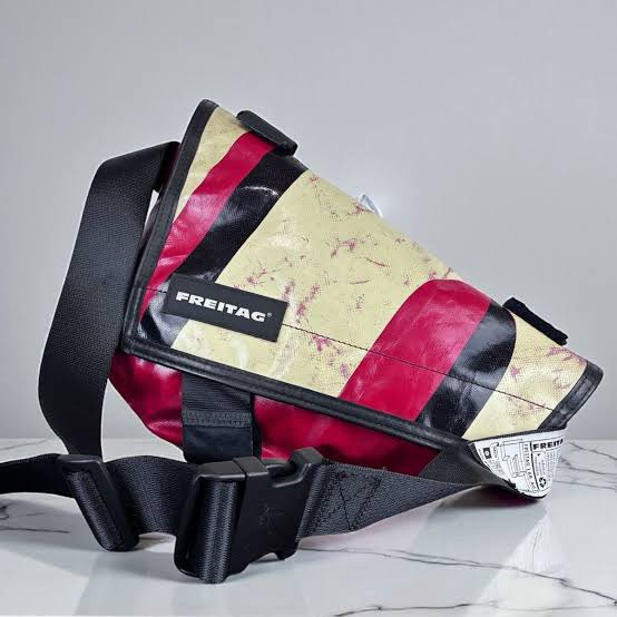 これはFREITAGのKNIGHT RIDERですね間違いない……。 （3枚目みたいに