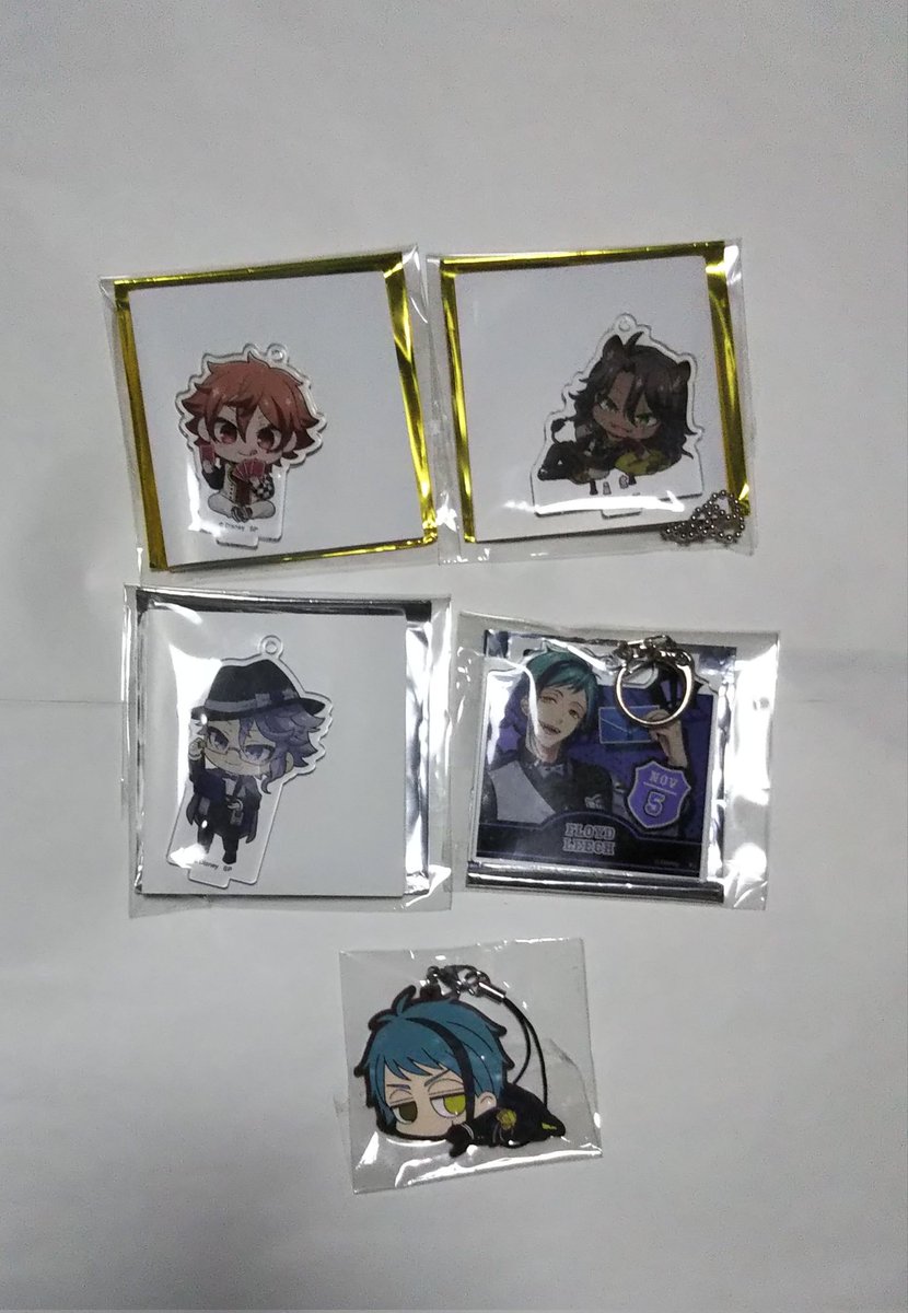 ツイステ 缶バッジ アクキー 譲)画像のエース・レオナ・ラギー