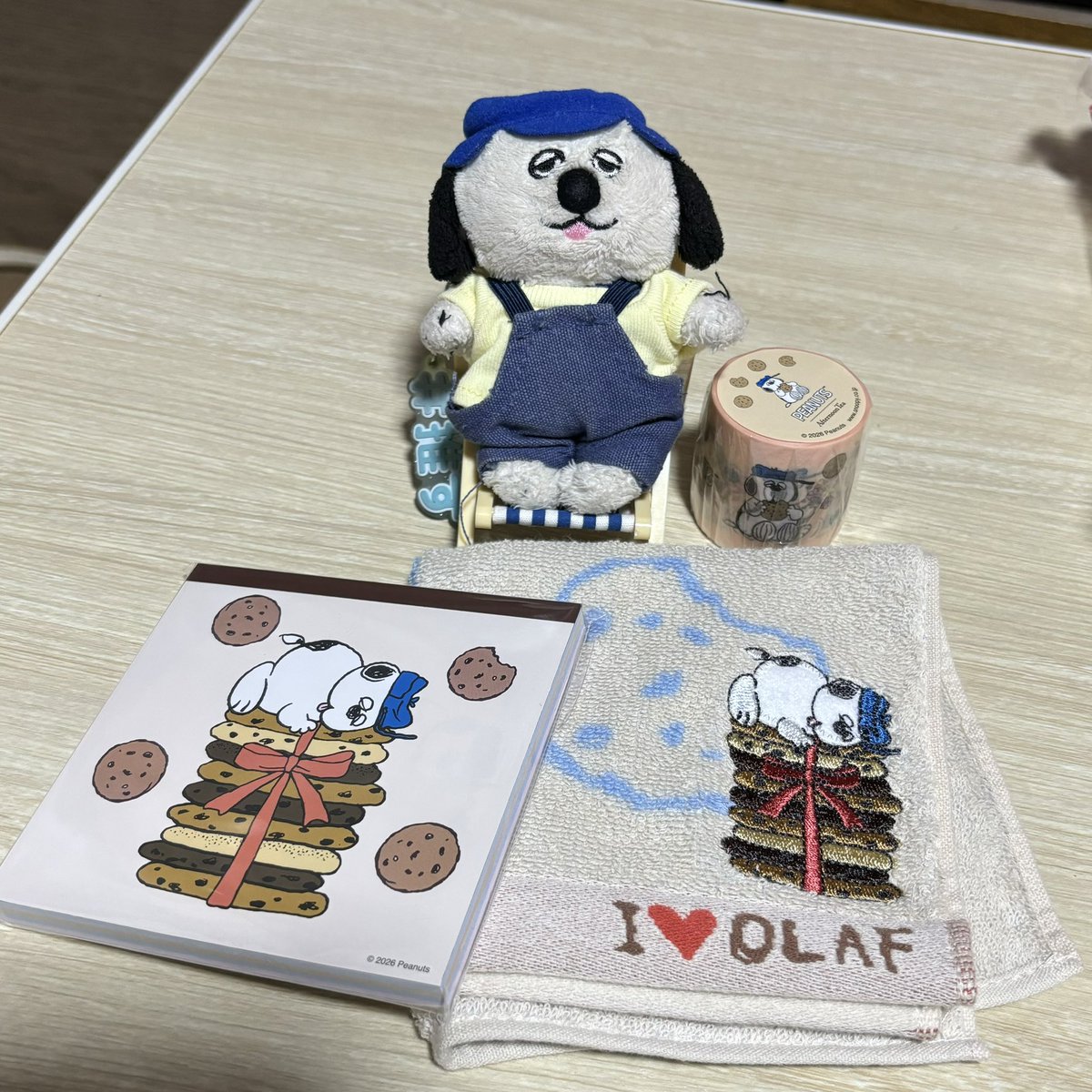 アフタヌーンティーに今日から発売のオラフグッズ出てた！ ぬいぐるみ