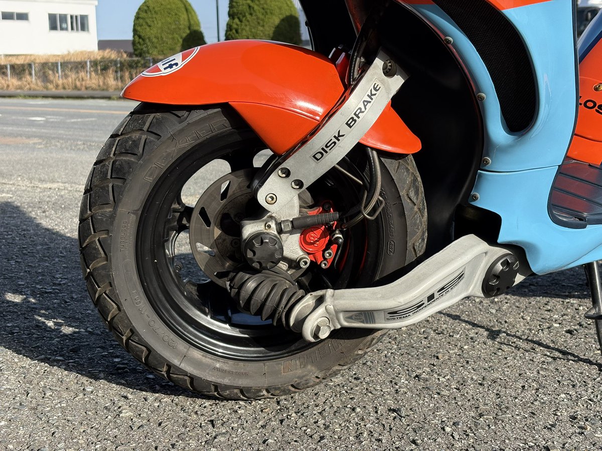 バイク屋さんの社長が「派手な方がいいやろ？」と持ってきてくれました