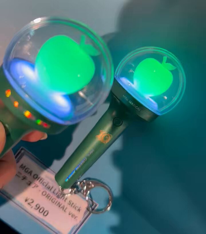 MGA Official Light Stick ミニチュア 🍏右はBOX特典の私物です -MGA