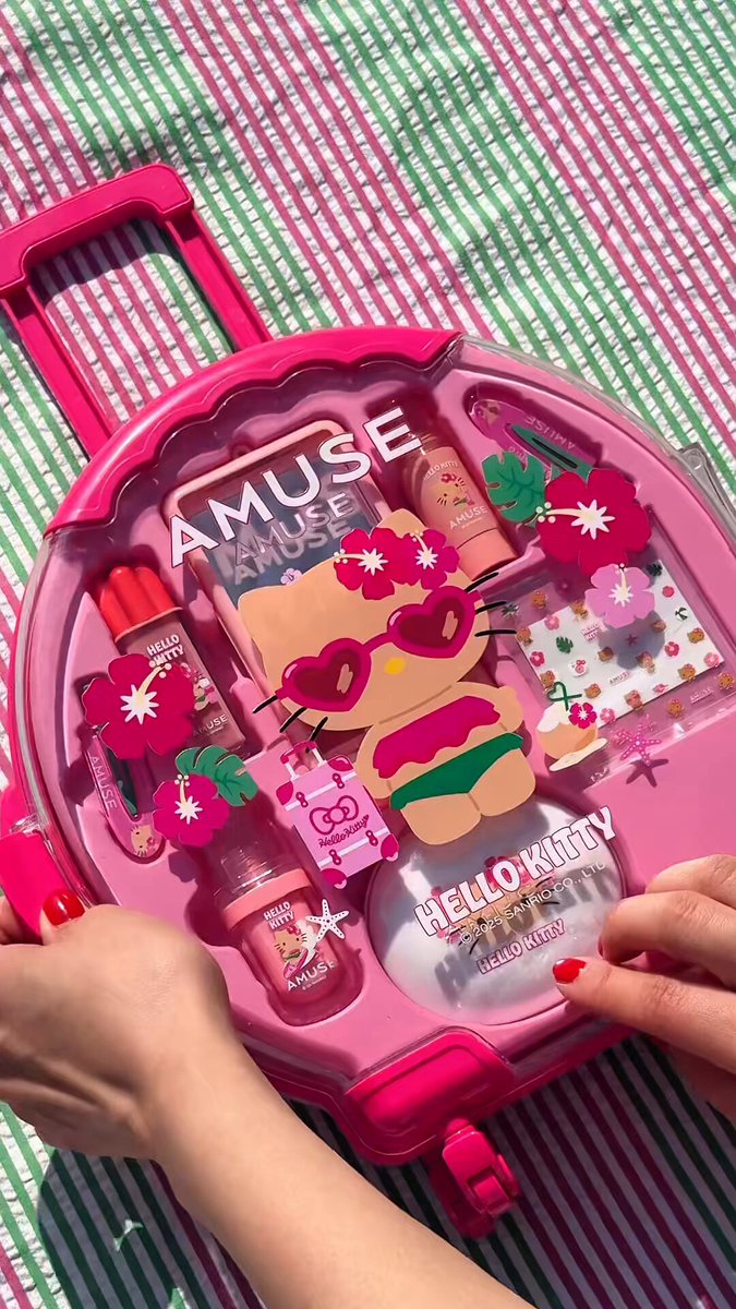 LET'S GO VACAY WITH US！🌴🌺🍍✨ 夏に向けて日焼けハローキティと