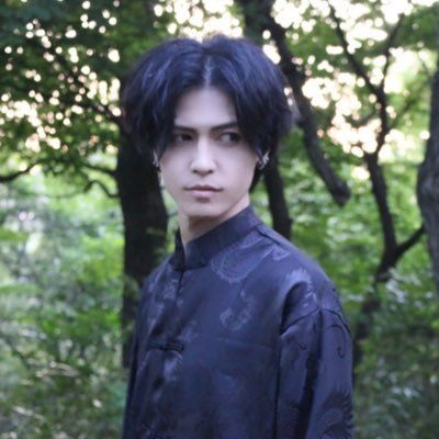 米津さんのグッズ 『ベロアプルオーバー』です🌾 記事もデザインも