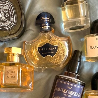 元はと言えば、ラルチザンのスキンオンスキンの代わりになる香水が