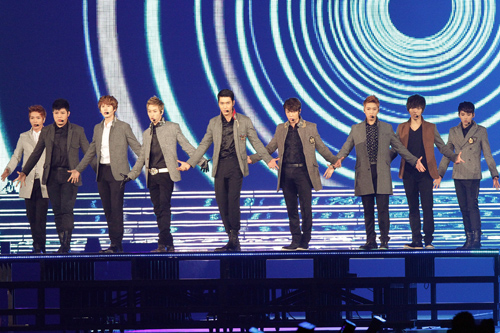 2日目： Super Show 4 in Osaka (京セラドーム） : We are on the