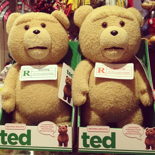 いけない発言をするテディベア「映画 ted（テッド）」の新商品