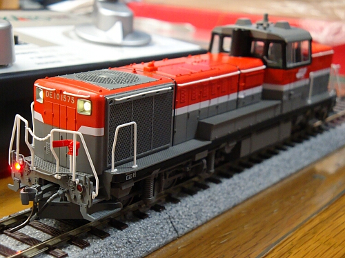 テールライト点灯化&スピーカー改良：カトーDE10 JR貨物更新色