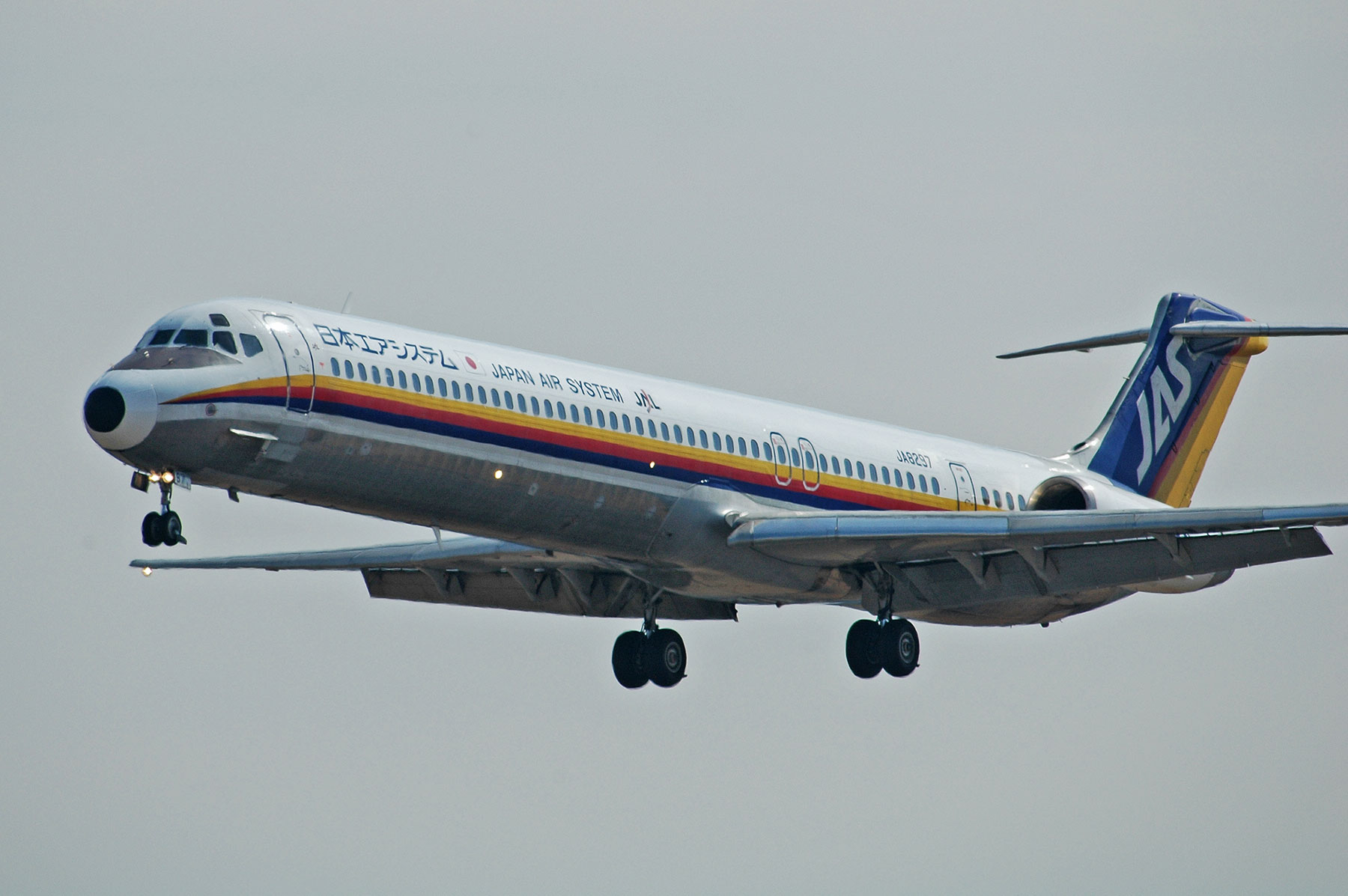 McDonnell Douglas MD-81 / JA8297 : SKY LOUNGE GARDEN -transporter