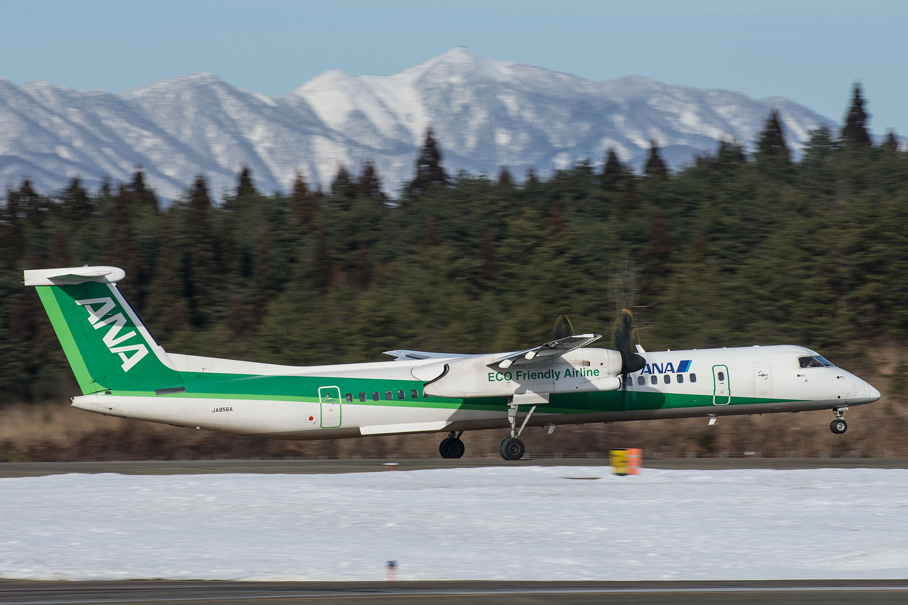 Bombardier DHC-8-Q400 / JA856A - ECO Friendly Airline - : SKY