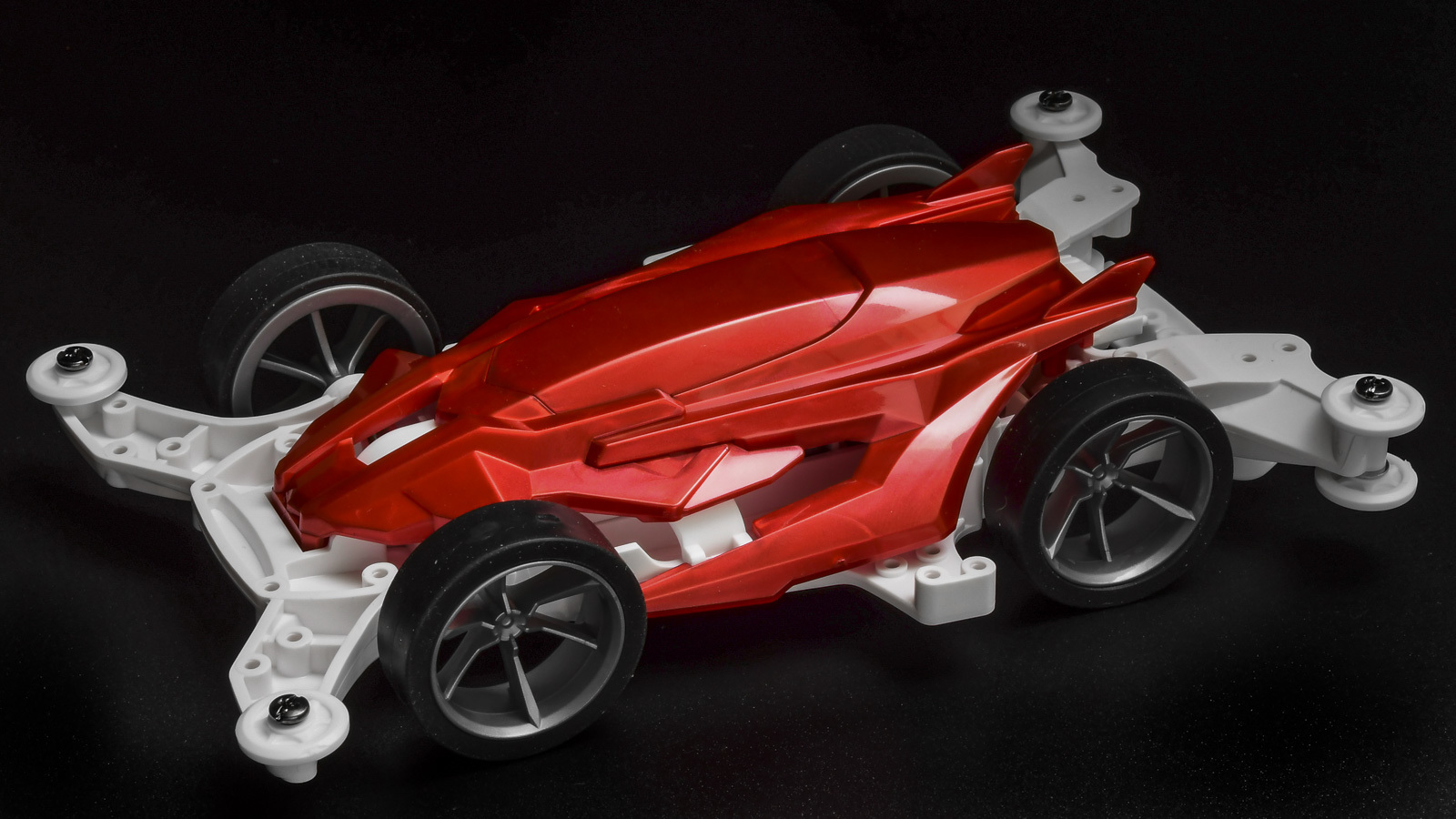 ガチのカーデザイナーが手がける新機軸ミニ四駆、デクロスが即買いの