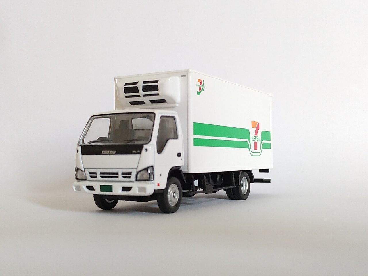 トミーテック・LV-N195a いすゞエルフ パネルバン（セブン-イレブン