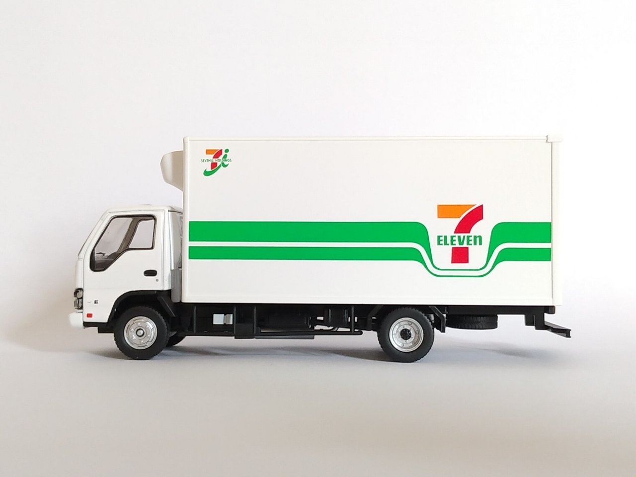 トミーテック・LV-N195a いすゞエルフ パネルバン（セブン-イレブン