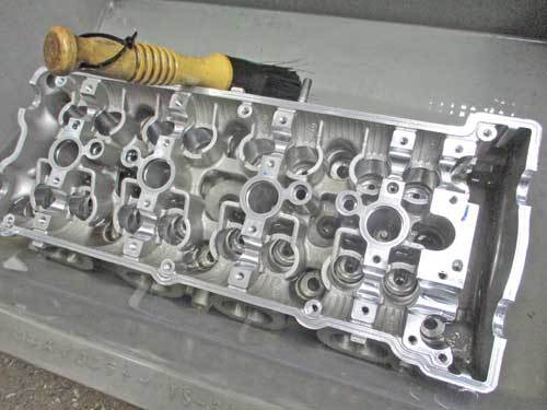 ジェットスキーの世界チャンピオン ZX-12RベースのエンジンをO/H